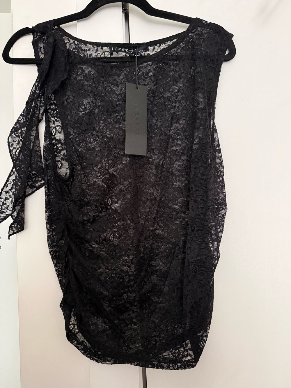 NWT Lioness Lace Sleeveless Tie-Shoulder Top